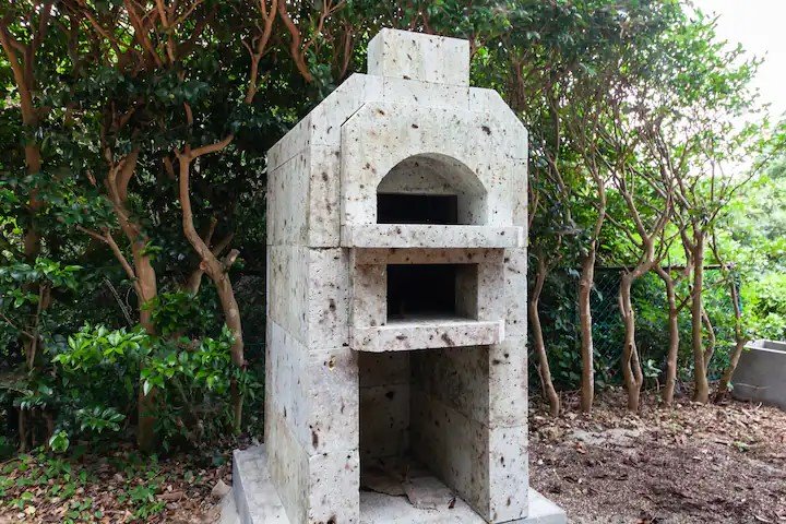 庭の石窯ピザ窯