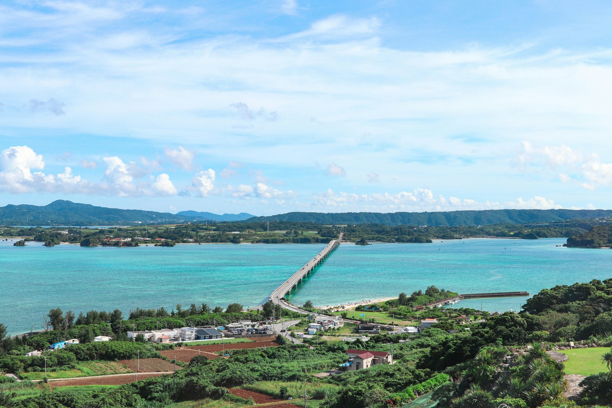 南城市の海を望む高台の風景